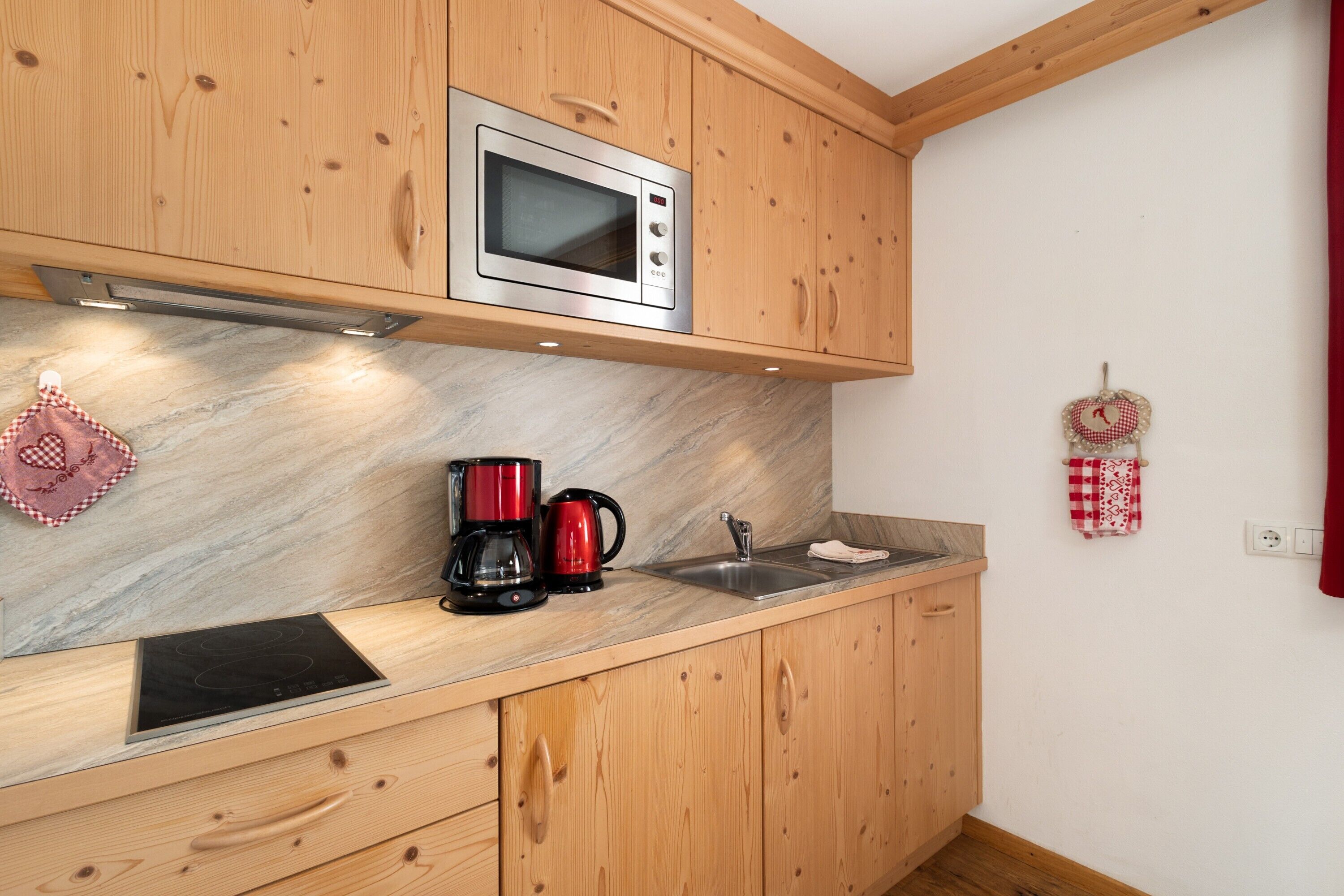 Refrigerador, microondas, parrilla de estufa y lavavajillas 