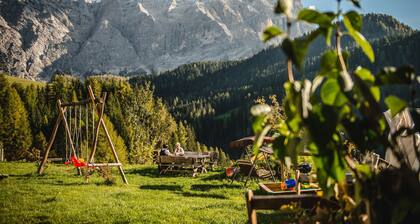 Apartment 'Pares' with Mountain View, Shared Garden and Wi-Fi