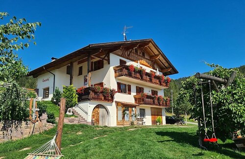 Ferienwohnung 'Wald' mit Bergblick, Gemeinschaftsgarten und WLAN