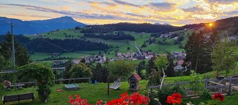 Appartement 'Wiese' avec vue sur les montagnes, jardin partagé et Wi-Fi