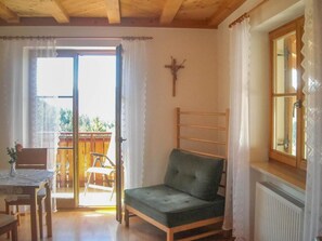 Living area - Apartment 'Wiese' with Mountain View, Shared Garden and Wi-Fi (Mölten)