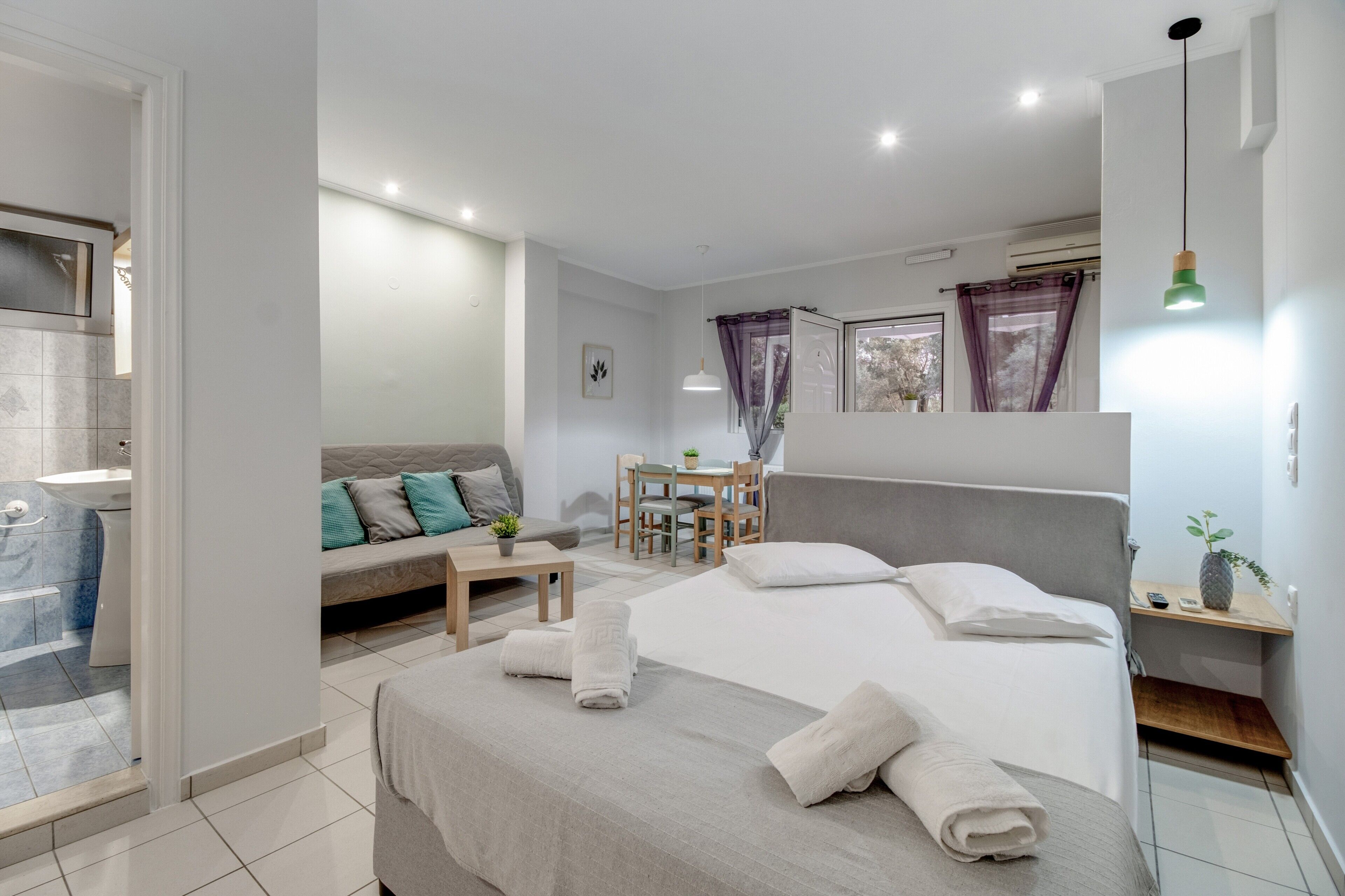 1 chambre, fer et planche à repasser, Wi-Fi gratuit, draps fournis