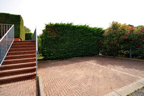 Property grounds - Villa 'Pairola' with Sea View, Private Garden and Air Conditioning (San Bartolomeo al Mare)