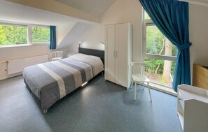 3 bedrooms, travel crib