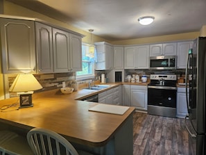 Micro-ondes, four, plaque de cuisson, lave-vaisselle