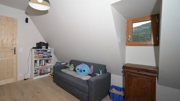 Fireplace, DVD player