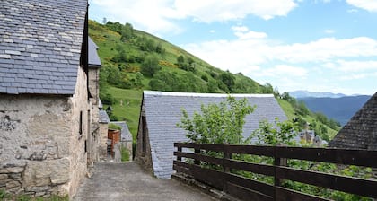 Villa 'Toulal'ô' with Mountain View, Private Garden and Wi-Fi