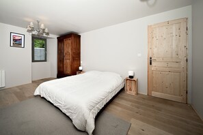 5 bedrooms, iron/ironing board, free WiFi, bed sheets - Villa 'Toulal'ô' with Mountain View, Private Garden and Wi-Fi (Saint-Lary-Soulan)