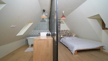 5 quartos, ferros/tábuas de passar roupa, Wi-Fi de cortesia