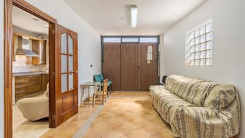 Televisie, een open haard en een dvd-speler