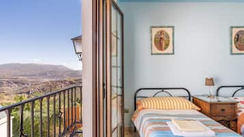 4 slaapkamers, een strijkplank/strijkijzer, beddengoed