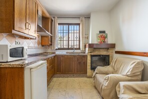 Interior - Country House 'Casa Mamica Rosario' with Mountain View, Private Terrace and Wi-Fi (Yegen)