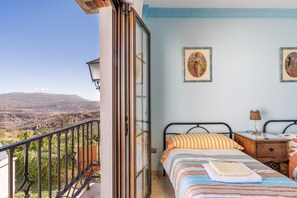 4 slaapkamers, een strijkplank/strijkijzer, beddengoed