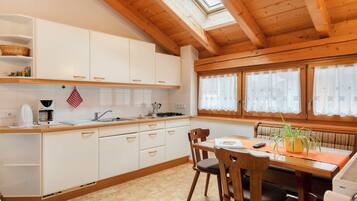 Fridge, stovetop, coffee/tea maker, electric kettle