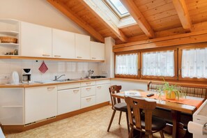 Fridge, stovetop, coffee/tea maker, electric kettle