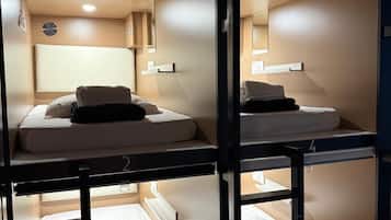 宿舍, 男女混合宿舍 | 办公桌、笔记本电脑工作区、免费 WiFi、床单