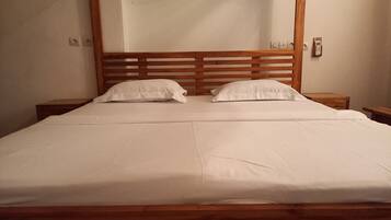 2 chambres, coffres-forts dans les chambres, fer et planche Ă repasser