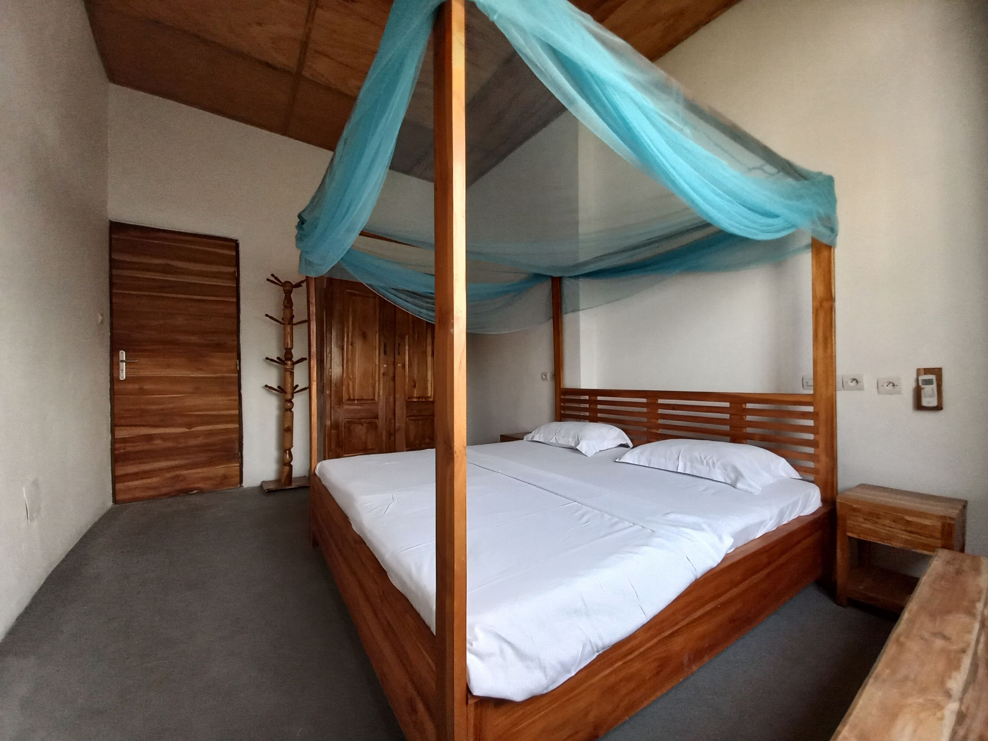 2 bedrooms, in-room safe, iron/ironing board, free WiFi