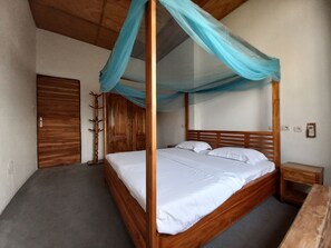 2 bedrooms, in-room safe, iron/ironing board, free WiFi