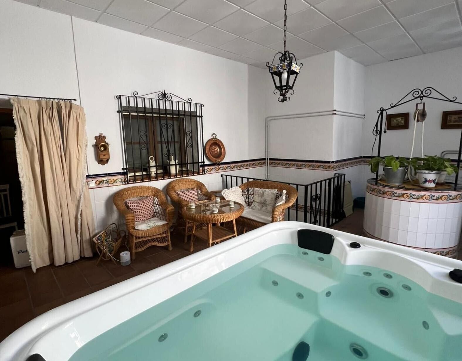 Indoor spa tub