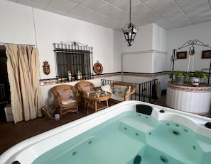 Indoor spa tub