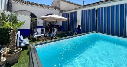 Country House 'Casa Maria Camuñas' with Private Pool, Wi-Fi and Air Conditioning
