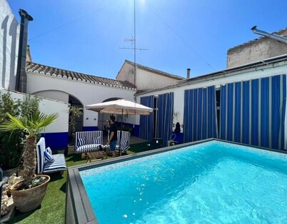 Country House 'Casa Maria Camuñas' with Private Pool, Wi-Fi and Air Conditioning