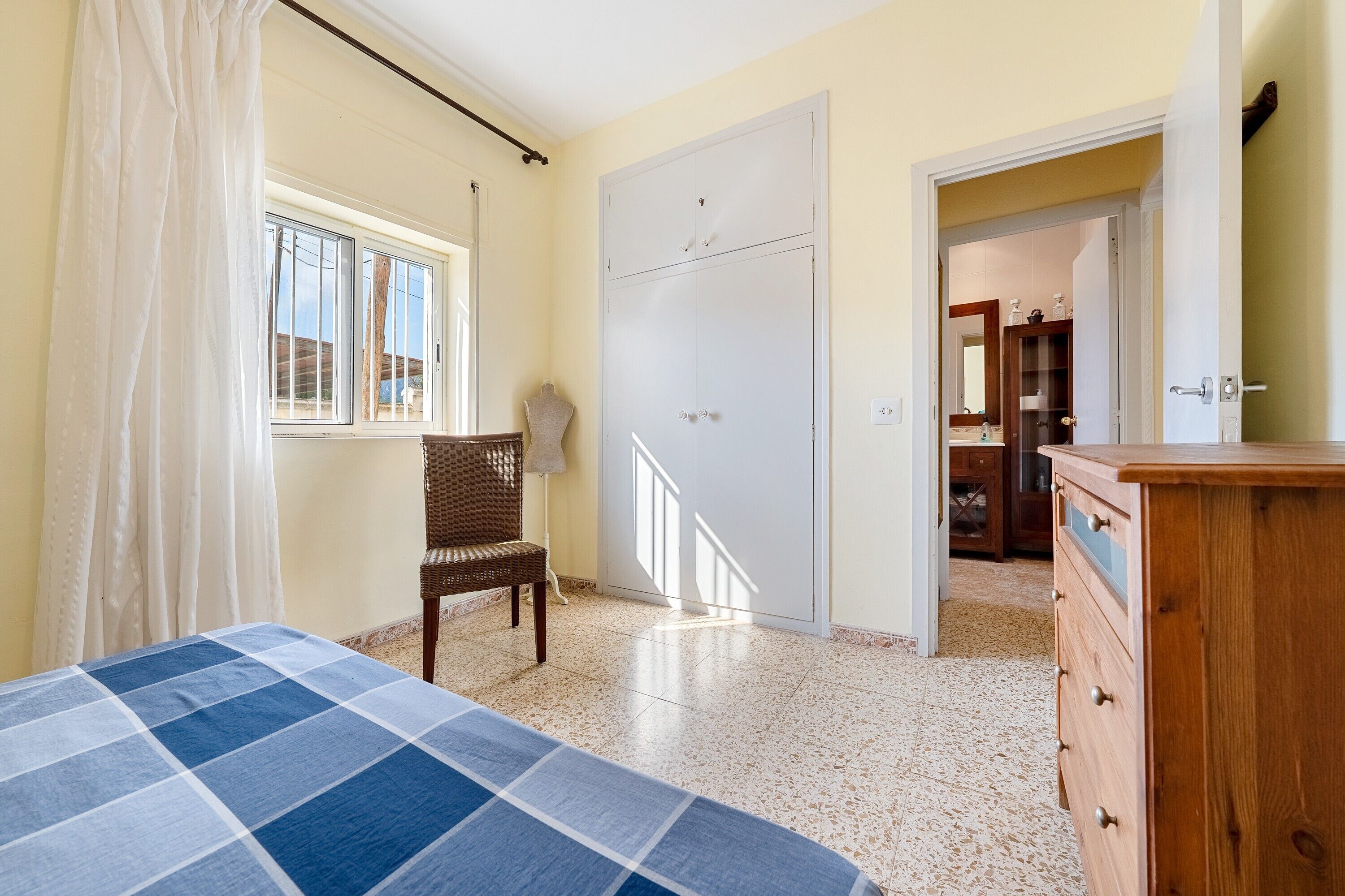 3 chambres, fer et planche à repasser, draps fournis