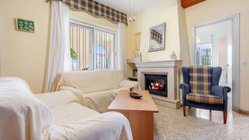 Televisie en een open haard