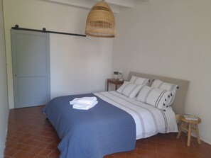 1 bedroom, iron/ironing board, free WiFi, bed sheets - Cottage 'Vacation Rental' with Private Terrace, Private Garden and Wi-Fi (Lignières-Ambleville)