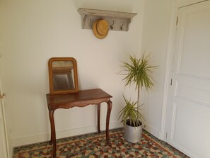 Interior - Cottage 'Vacation Rental' with Private Terrace, Private Garden and Wi-Fi (Lignières-Ambleville)