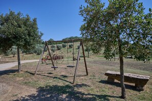 Children’s area - Apartment 'Appartamento Sofia' with Shared Pool, Wi-Fi and Air Conditioning (Gavorrano)