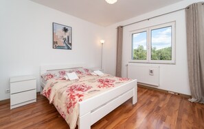 3 bedrooms, iron/ironing board, travel crib, free WiFi
