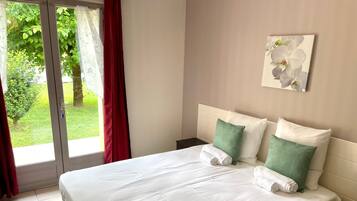 4 bedrooms, iron/ironing board, free WiFi, bed sheets