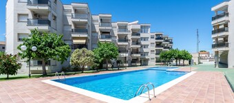 Apartment 'Bumbai' with Shared Pool, Private Garden and Air Conditioning