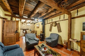 TV, fireplace, DVD player