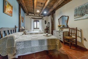 5 bedrooms, free WiFi, bed sheets - Country House 'Casa Rural La Herreria' with Private Terrace, Private Garden and Balcony (Canalejas De Peñafiel)
