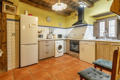 Casa rural 'Casa Rural La Herreria' con terraza privada, jardín privado y balcón