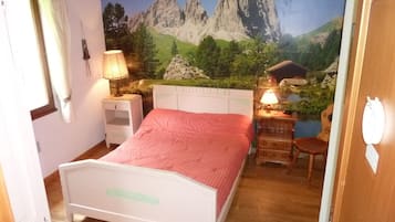 5 bedrooms, iron/ironing board, free WiFi