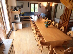 Dining - Chalet 'St Victoire Pied Des Pistes' with Mountain View, Shared Pool and Wi-Fi (Les Orres)