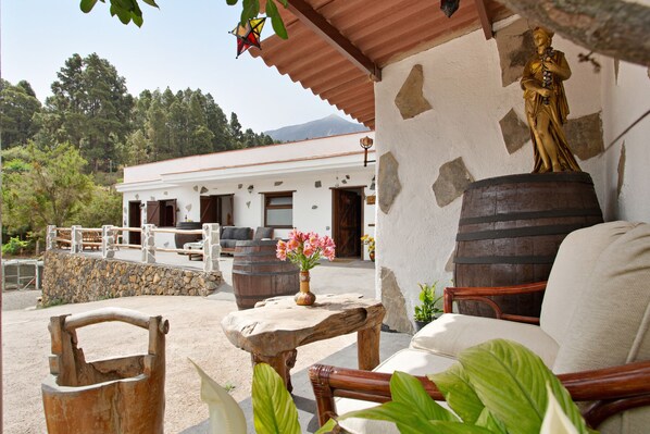 Terrace/patio - Vacation Home 'Ca Luis' with Mountain View, Shared Terrace and Wi-Fi (Icod de los vinos)