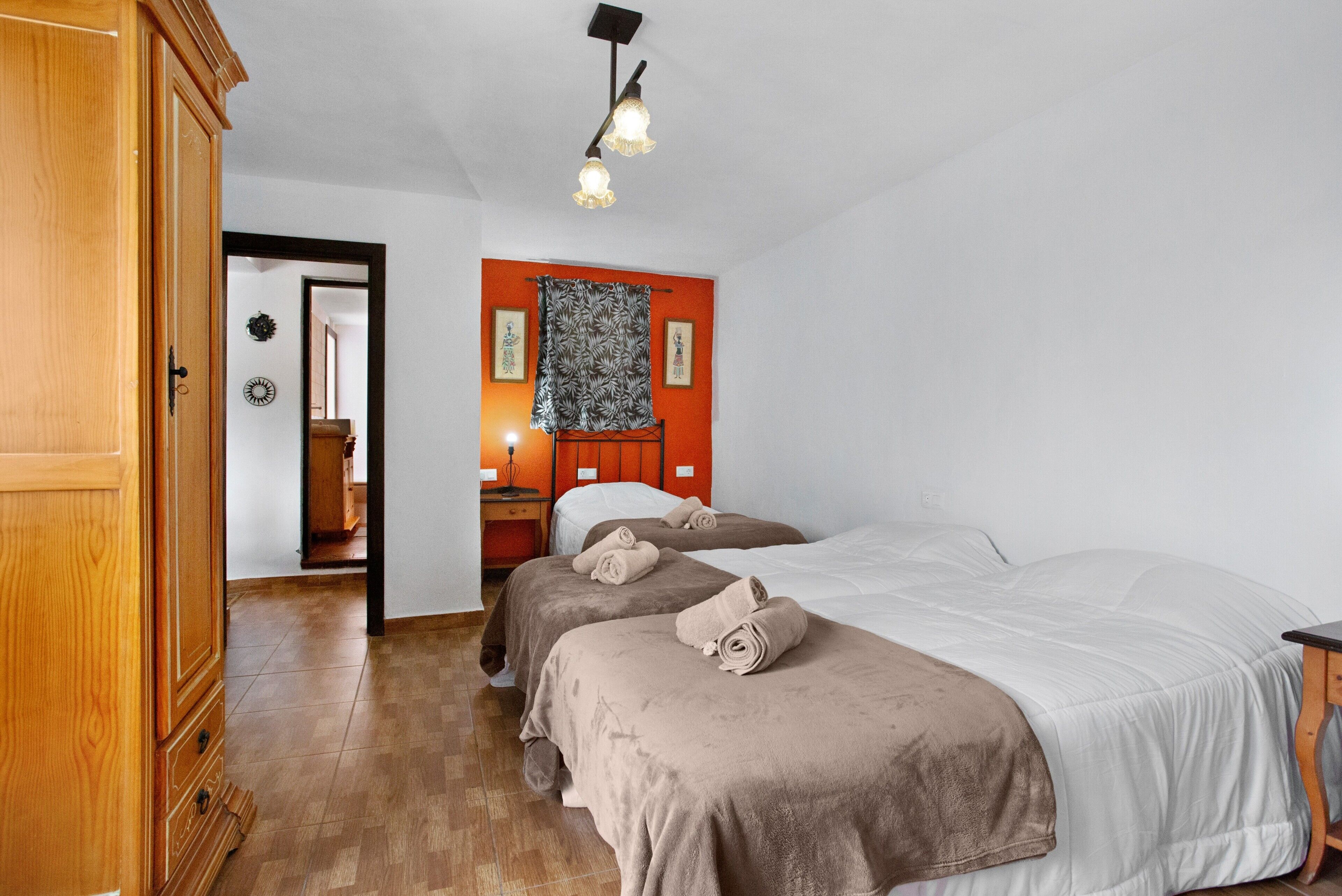 2 bedrooms, iron/ironing board, free WiFi, bed sheets