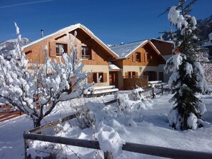 Exterior - Chalet 'Pastorale Au Pied Des Pistes' with Mountain View, Shared Pool and Wi-Fi (Les Orres)