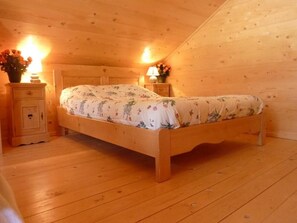 5 bedrooms, iron/ironing board, free WiFi - Chalet 'Pastorale Au Pied Des Pistes' with Mountain View, Shared Pool and Wi-Fi (Les Orres)