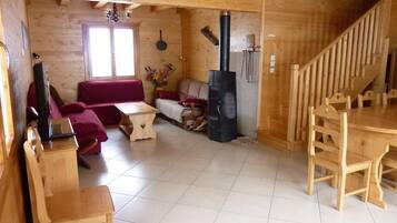 TV, fireplace, DVD player, stereo