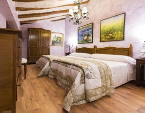 9 chambres, fer et planche à repasser, Wi-Fi gratuit, draps fournis