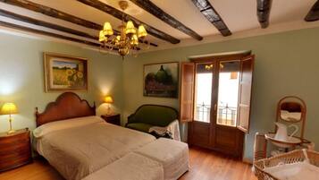 9 sovrum, strykjÀrn/strykbrÀda, gratis wi-fi och sÀngklÀder