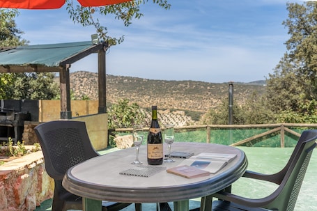 Outdoor dining. Country House 'Cortijo Las Chorreras' with Mountain View, Wi-Fi and Air Conditioning