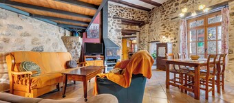 Country House 'La Germandat' with Mountain View and Private Terrace