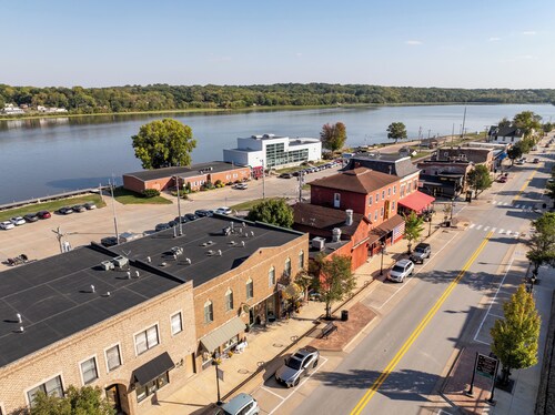 Lone Star Loft on the Mississippi River!